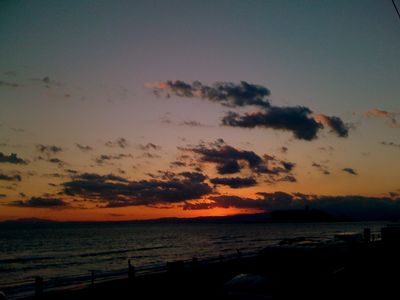 七里ヶ浜から江ノ島に沈む夕日